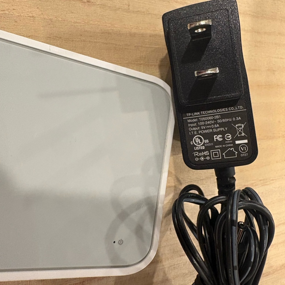 TP-Link Desk 5-Port Switch Model TL-SF1005D - Picture 4 of 5